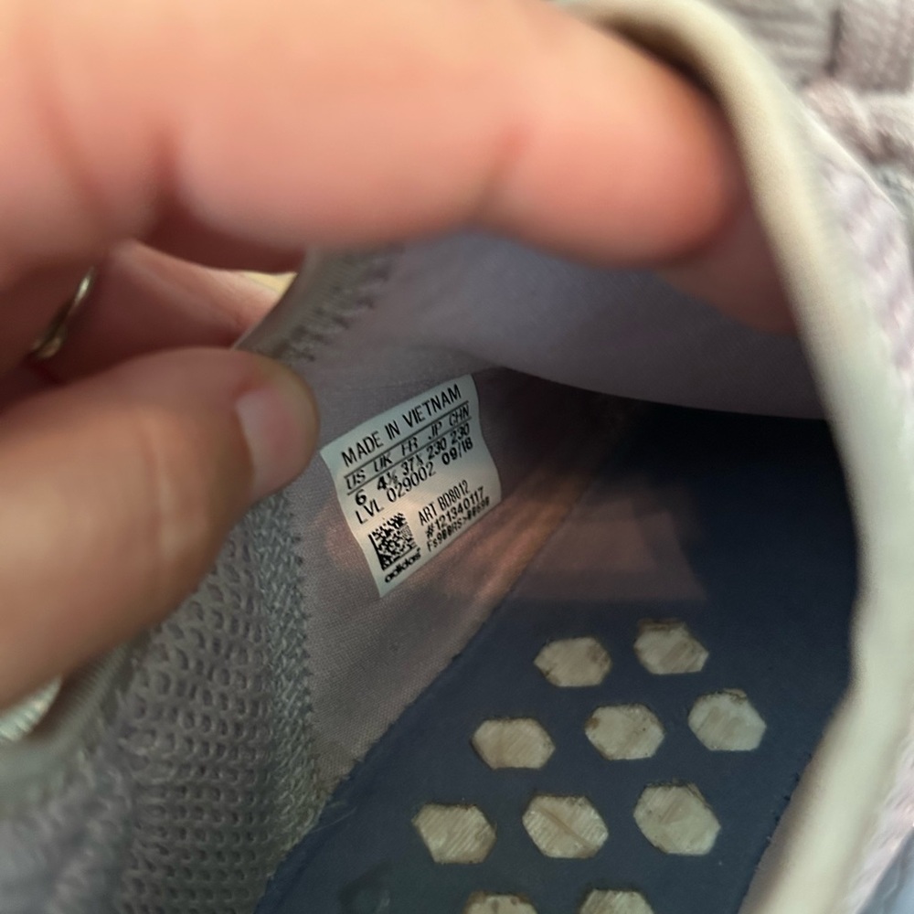 Adidas NMD R1 in Soft Purple - Picture 6 of 6